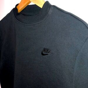 Nike Women's Black Heavyweight Crop Top